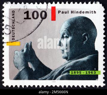 DEUTSCHLAND - CA. 1995: Ein in Deutschland gedruckter Stempel zeigt Paul Hindemith (1895-1963), war deutscher Komponist, Musiktheoretiker, Lehrer, Violinist und Condu Stockfoto