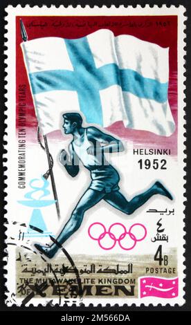 JEMEN - CIRCA 1968: Ein in Jemen gedruckter Stempel läuft mit finnischer Flagge, Helsinki 1952, ca. 1968 Stockfoto