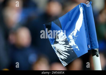 Everton, Großbritannien. 26. Dezember 2022. Die Everton Eckflagge mit einem Bild des Ex-Spielers Wayne Rooney. Spiel der Premier League, Everton gegen Wolverhampton Wanderers im Goodison Park in Liverpool am zweiten Weihnachtsfeiertag, Montag, den 26. Dezember 2022. Dieses Bild darf nur zu redaktionellen Zwecken verwendet werden. Nur redaktionelle Verwendung, Lizenz für kommerzielle Verwendung erforderlich. Keine Verwendung bei Wetten, Spielen oder Veröffentlichungen von Clubs/Ligen/Spielern. Bild von Chris Stading/Andrew Orchard Sportfotografie/Alamy Live News Kredit: Andrew Orchard Sportfotografie/Alamy Live News Stockfoto