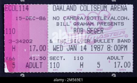 Oakland, Kalifornien - 14. Januar 1987 - Alte Eintrittskarte für das Konzert von Bob Seger und der Silver Bullet Band in der Oakland Coliseum Arena Stockfoto