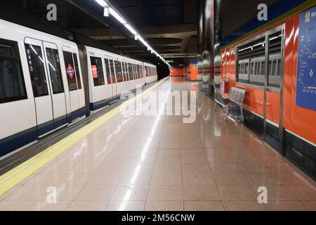 Fuenlabrada, Madrid. Spanien. 26. Dezember 2022 Blick auf die South Metro in der Gegend von Fuenlabrada. Kredit: Pedro Arquero/Alamy. Stockfoto