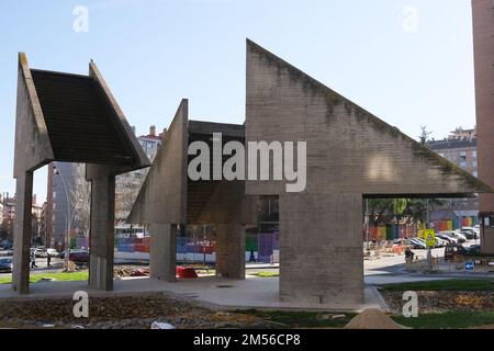 Fuenlabrada, Madrid. Spanien. 26. Dezember 2022 Blick auf die Fuente de las Escaleras, eines der wichtigsten Denkmäler in Fuenlabrada. Kredit: Pedro Stockfoto