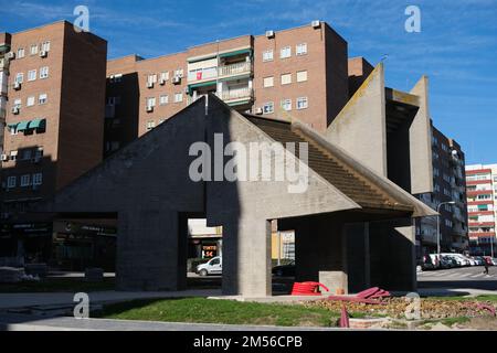 Fuenlabrada, Madrid. Spanien. 26. Dezember 2022 Blick auf die Fuente de las Escaleras, eines der wichtigsten Denkmäler in Fuenlabrada. Kredit: Pedro Stockfoto