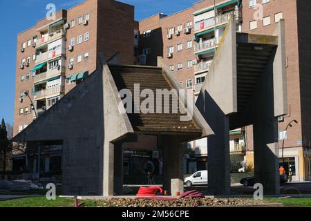 Fuenlabrada, Madrid. Spanien. 26. Dezember 2022 Blick auf die Fuente de las Escaleras, eines der wichtigsten Denkmäler in Fuenlabrada. Kredit: Pedro Stockfoto