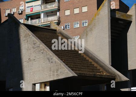 Fuenlabrada, Madrid. Spanien. 26. Dezember 2022 Blick auf die Fuente de las Escaleras, eines der wichtigsten Denkmäler in Fuenlabrada. Kredit: Pedro Stockfoto