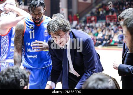 Italien-Casale (AL) 26/12/2022- Coach Nicola Marcello gewinnt während des Spiels der italienischen Basketballmeisterschaft A1 Bertram Derthona Basket Tortona vs NutriBullet Treviso (90-95) Treviso Credit: Norberto Maccagno/Alamy Live News Stockfoto