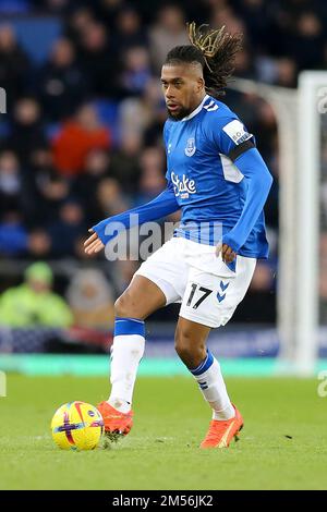 Everton, Großbritannien. 26. Dezember 2022. Alex Iwobi von Everton in Aktion. Spiel der Premier League, Everton gegen Wolverhampton Wanderers im Goodison Park in Liverpool am zweiten Weihnachtsfeiertag, Montag, den 26. Dezember 2022. Dieses Bild darf nur zu redaktionellen Zwecken verwendet werden. Nur redaktionelle Verwendung, Lizenz für kommerzielle Verwendung erforderlich. Keine Verwendung bei Wetten, Spielen oder Veröffentlichungen von Clubs/Ligen/Spielern. Bild von Chris Stading/Andrew Orchard Sportfotografie/Alamy Live News Kredit: Andrew Orchard Sportfotografie/Alamy Live News Stockfoto