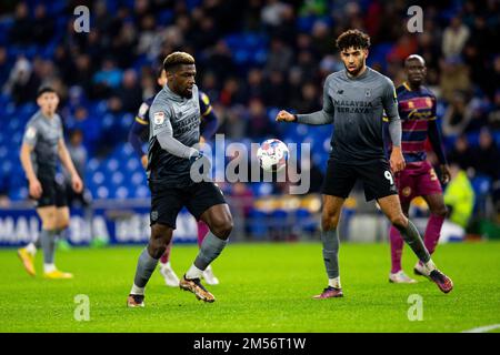 Cardiff, Großbritannien. 26. Dezember 2022. Cédric Kipré aus Cardiff City in Aktion. EFL Skybet-Meisterschaftsspiel, Cardiff City gegen Queens Park Rangers im Cardiff City Stadium in Cardiff, Wales am 2. Weihnachtsfeiertag, Montag, den 26. Dezember 2022. Dieses Bild darf nur zu redaktionellen Zwecken verwendet werden. Nur redaktionelle Verwendung, Lizenz für kommerzielle Verwendung erforderlich. Keine Verwendung bei Wetten, Spielen oder Veröffentlichungen von Clubs/Ligen/Spielern. Bild von Lewis Mitchell/Andrew Orchard Sportfotografie/Alamy Live News Kredit: Andrew Orchard Sportfotografie/Alamy Live News Stockfoto