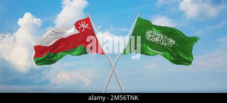 Zwei überkreuzte Flaggen Saudi-Arabien und Oman winken im Wind am bewölkten Himmel. Beziehungskonzept, Dialog, Reisen zwischen zwei Ländern. 3D Illustration Stockfoto