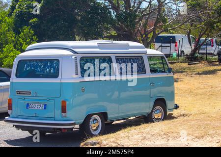 1975 VW Volkswagen kombi Van parkt am Palm Beach in Sydney, NSW, Australien Stockfoto