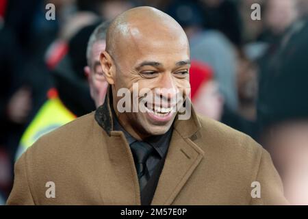 London, Großbritannien. 26. Dezember 2022. Thierry Henry kommentierte das Spiel der Premier League, Arsenal gegen West Ham United, am 26. Dezember 2022 im Emirates Stadium, London, Großbritannien (Foto von Richard Washbrooke/News Images) in London, Großbritannien, am 12./26. Dezember 2022. (Foto: Richard Washbrooke/News Images/Sipa USA) Guthaben: SIPA USA/Alamy Live News Stockfoto