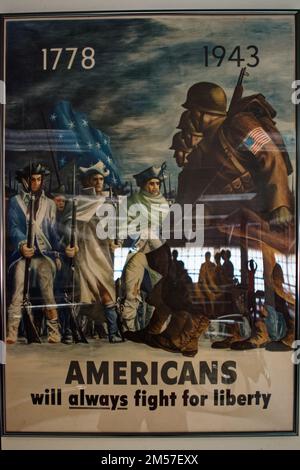 Im American Heritage Museum wird ein klassisches Kriegspropagandaposter mit 1778 bis 1943 US-Amerikanern ausgestellt, auf dem immer für die Freiheit gekämpft wird. Hudson, Massac Stockfoto