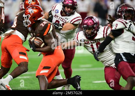 Detroit, Michigan, USA. 26. Dezember 2022. New Mexico State Defensive Lineman, LAZARUS WILLIAMS #10, während eines Spiels zwischen der Bowling Green State University und der New Mexico State University in Ford Field, Detroit, Michigan. Abschließend: New Mexico State- 24 Bowling Green- 19 (Bild: © Scott Hasse/ZUMA Press Wire) Kredit: ZUMA Press, Inc./Alamy Live News Stockfoto