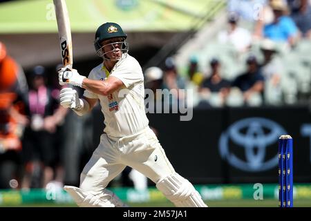 Melbourne, Australien, 27. Dezember 2022. David Warner aus Australien schlägt beim Testspiel zwischen Australien und Südafrika am Boxing Day am Melbourne Cricket Ground am 27. Dezember 2022 in Melbourne, Australien. Kredit: Dave Hewison/Speed Media/Alamy Live News Stockfoto