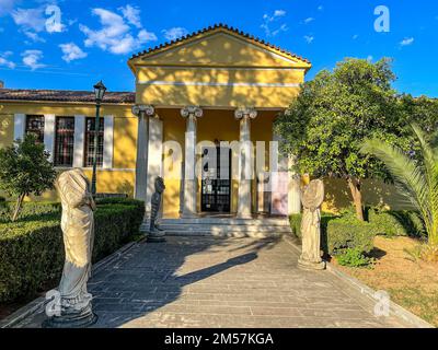 Außenansicht des Archäologischen Museums von Sparta in der Stadt Sparta, Laconia, Griechenland. Es beherbergt Tausende von Funden aus der antiken Akropolis o Stockfoto