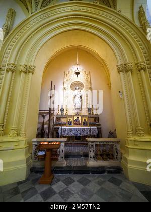 Kapelle der Himmelfahrt mit der Marmorstatue (1469) von Domenico Gagini in der Königlichen Kathedrale (echter Dom) von Erice - Sizilien, Italien Stockfoto