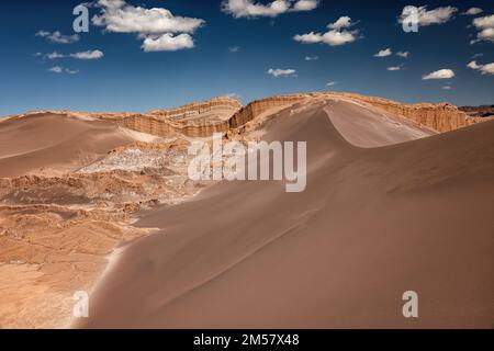 Die große Sanddüne im Valle de la Luna (Mondtal) in der Atacama-Wüste, Norte Grande, Chile Stockfoto