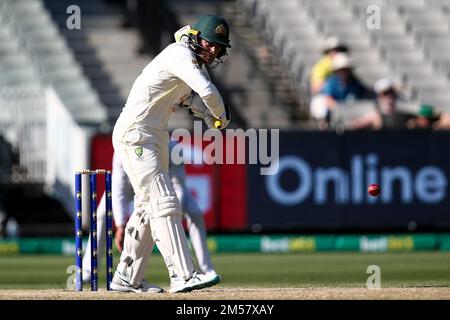 Melbourne, Australien, 27. Dezember 2022. Travis Head of Australia schlägt während des Testspiels am zweiten Weihnachtsfeiertag zwischen Australien und Südafrika auf dem Melbourne Cricket Ground am 27. Dezember 2022 in Melbourne, Australien. Kredit: Dave Hewison/Speed Media/Alamy Live News Stockfoto