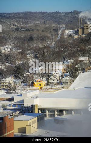 Blick auf Rochester Minnesota vom Gebäude der Mayo Clinic Guggenheim im Winter Stockfoto
