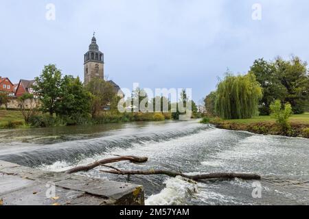 Die Stromschnellen Werra und die Kirchenstadt Bad Sooden-Allendorf in Hessen Stockfoto