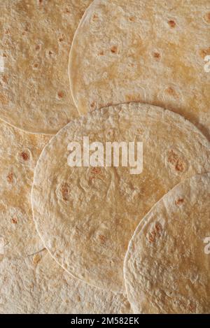 Mexikanische Tortillas aus Weizen oder Mais von oben Stockfoto