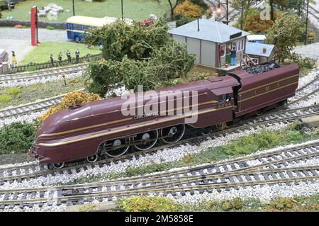 : Modell einer stromlinienförmigen Lokomotive der Klasse Krönung. Stockfoto