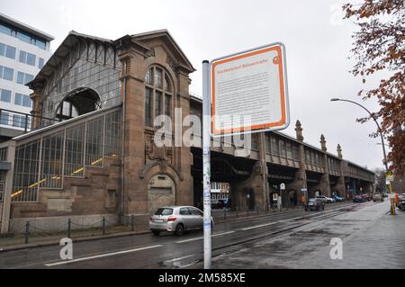 Berlin, Deutschland. 22. Dezember 2022. Berlin bietet einen Ausflug in die Geschichte der Prostitution. Der Spaziergang durch das schreiende Berliner Stadtteil Schoneberg beginnt an der U-Bahn-Station BulowstraSe. Foto aufgenommen am 22. Dezember 2022. Kredit: Ales Zapotocky/CTK Photo/Alamy Live News Stockfoto