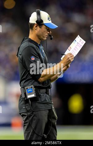 Indianapolis, Indiana, USA. 26. Dezember 2022. Los Angeles Chargers leitet Coach Brandon Staley während des NFL-Spiels gegen die Indianapolis Colts in Indianapolis, Indiana. John Mersits/CSM/Alamy Live News Stockfoto