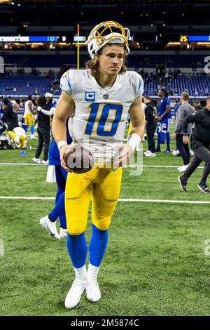 Indianapolis, Indiana, USA. 26. Dezember 2022. Justin Herbert (10), Quarterback der Los Angeles Chargers nach dem NFL-Spiel gegen die Indianapolis Colts in Indianapolis, Indiana. John Mersits/CSM/Alamy Live News Stockfoto