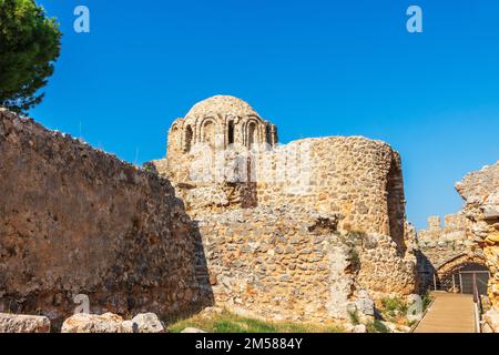 Die Kirche des heiligen Georg aus der byzantinischen Zeit - Innere Festung in der Burg von Alanya, Südtürkei. Stockfoto