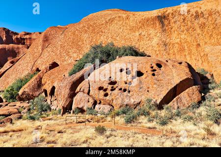 Wandern um den Uluru Ayers Rock. Nördliches Territorium. Australien Stockfoto