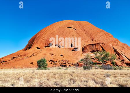 Wandern um den Uluru Ayers Rock. Nördliches Territorium. Australien Stockfoto