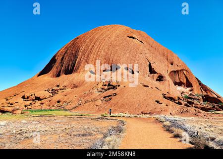 Wandern um den Uluru Ayers Rock. Nördliches Territorium. Australien Stockfoto