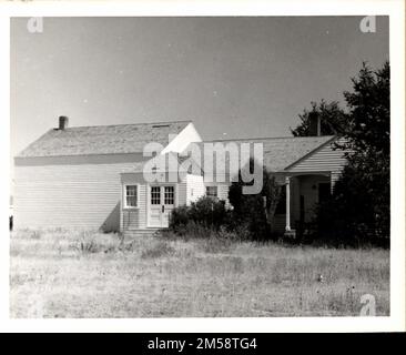 Gebäude (Slim Butte Day School). 1923 - 1955. Central Plains Region (Kansas City, MO). Fotodruck. Innenministerium. Büro für Indianerangelegenheiten. Pine Ridge Agentur. 9/17/1947-. Fotos Stockfoto