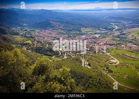 Luftaufnahme der Stadt Berga vom Kloster Queralt, Bergueda, Katalonien, Spanien Stockfoto