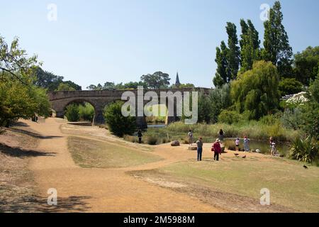 Richmond Bridge, im Richmond Village, Tasmanien, Australien. Dies ist Australiens älteste Brücke, die noch immer genutzt wird. Erbaut 1823 Stockfoto