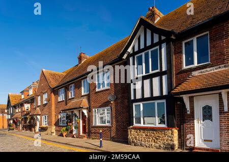 England, Kent, Folkestone, The Mariner Pub und Harbourfront Housing *** Lokale Bildunterschrift *** UK,United Kingdom,Great Britain,England,English,Br Stockfoto