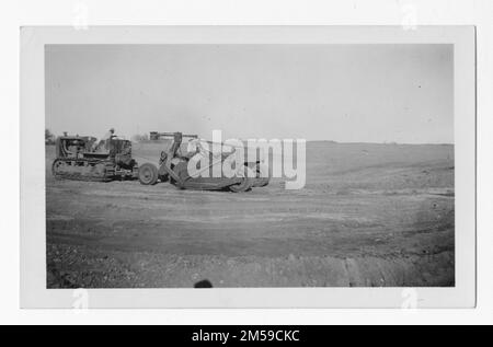 Originaltitel: „Plows“. 1936 - 1942. Pazifikregion (Riverside, Kalifornien). Fotodruck. Innenministerium. Büro für Indianerangelegenheiten. Missionsbehörde. 11/15/1920-6/17/1946. Fotos Stockfoto