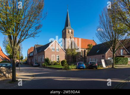 Deutschland, Vreden, Berkel, Westmuensterland, Muensterland, Westfalen, Nordrhein-Westfalen, NRW, Vreden-Ammeloe, Katholische Rektoratskirche St. Anto Stockfoto