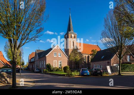 Deutschland, Vreden, Berkel, Westmuensterland, Muensterland, Westfalen, Nordrhein-Westfalen, NRW, Vreden-Ammeloe, Katholische Rektoratskirche St. Anto Stockfoto