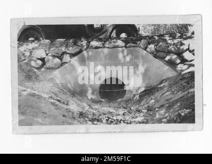 Originaltitel: „Soboba Res. - Die Straße ist geölt. Sta. 7+00 bis 20+00 Aug. 1936". 1936 - 1942. Pazifikregion (Riverside, Kalifornien). Fotodruck. Innenministerium. Büro für Indianerangelegenheiten. Missionsbehörde. 11/15/1920-6/17/1946. Fotos Stockfoto