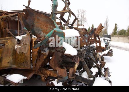 Explodierte Autos von Energiearbeitern in Tschernihiv Stockfoto