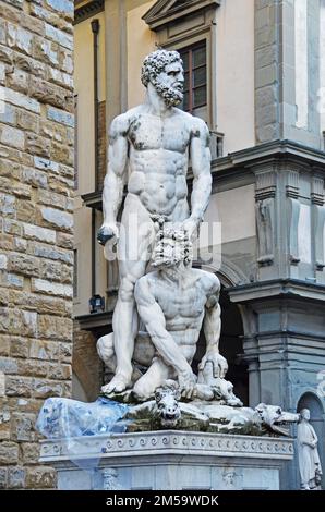 Marmorskulptur von Herkules und Cacus auf dem Platz Signoria in Florenz, Italien, 1525-34. Autor Baccio Bandinelli Stockfoto