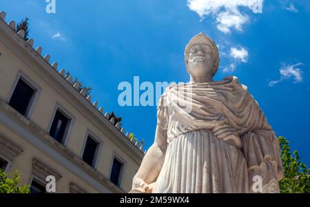 Statue der Pericles, der antike Herrscher von Athen während der klassischen Zeit des 5. Jahrhunderts v. Chr., in Athen, Griechenland, bekannt als das „Goldene Jahrhundert“. Stockfoto