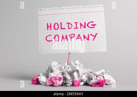 Konzepttitel Holding Company. Konzept, das Immobilien und andere finanzielle Vermögenswerte im Besitz einer Person beinhaltet Stockfoto