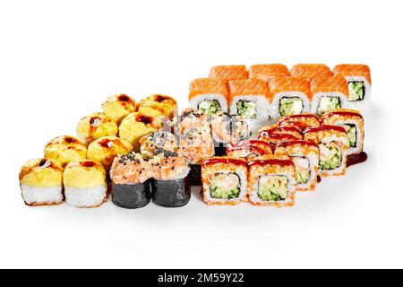Sushi-Set mit felix-Lachs und gebackenen Käserollen, Uramaki und Philadelphia Stockfoto