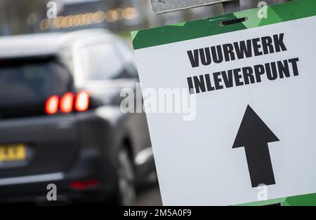 DEN HAAG - Dieses Jahr können illegale Feuerwerkskörper in Den Haag zurückgegeben werden. Alle Arten von Feuerwerkskörpern bis zu 25 kg sind zulässig. ANP LEX VAN LIESHOUT niederlande Out - belgien Out Stockfoto