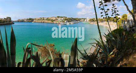 Blick nach Südwesten über die Bucht von Porto Cristo, Mallorca Stockfoto