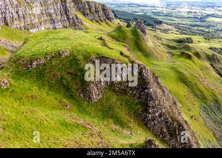 Der wunderschöne Berg Binevenagh in der Nähe von Limavady in Nordirland, Großbritannien. Stockfoto