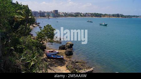 Nachbarschaft an der Küste von Mombasa, Kenia Stockfoto